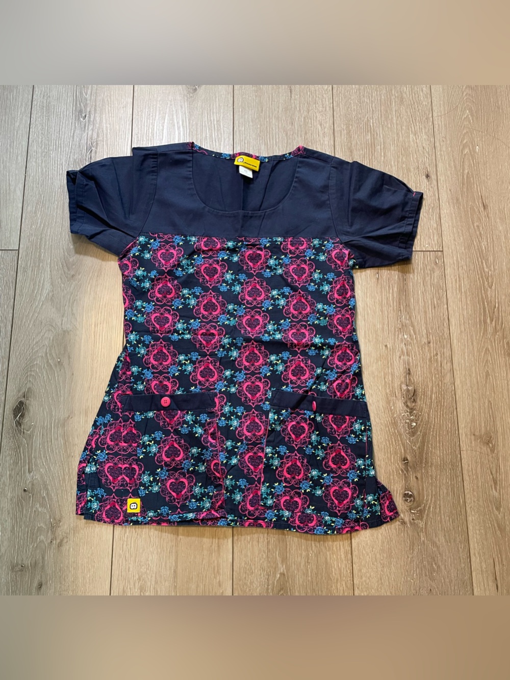WonderWink Mock Wrap Scrub Top XS Pink Blue Floral Lace Scroll Knit Accent